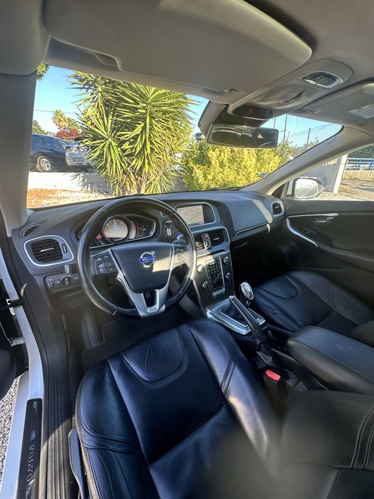 Volvo v40 d2 teto panoramico