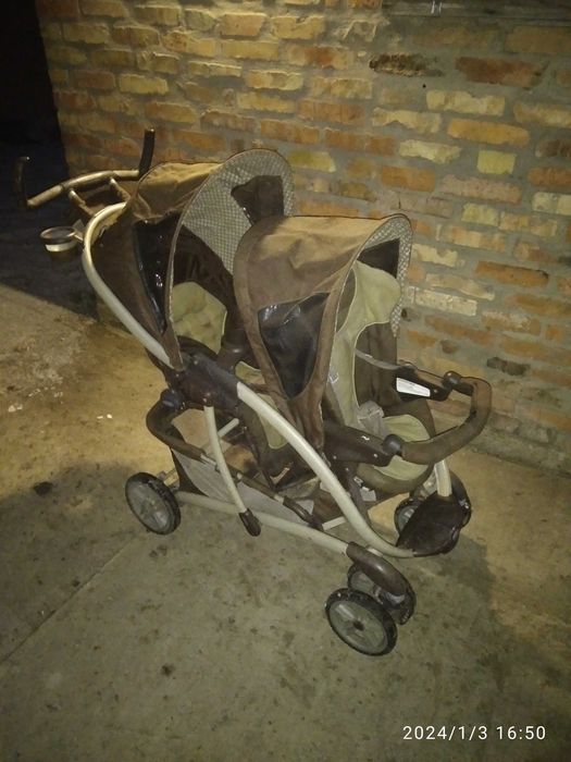 Продам децку коляску для двойнят.