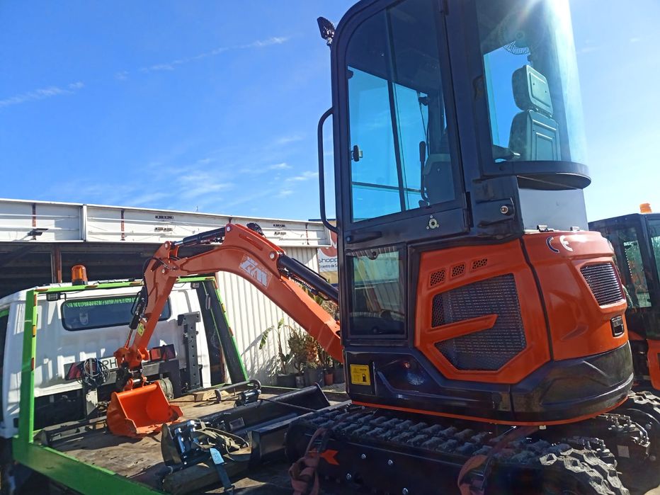 Mini giratória 1800kg nova c/ motor Kubota