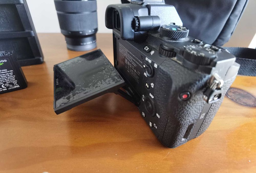 Sony A7 II + Lente FE 28-70mm + 3 Baterias e Carregador Duplo