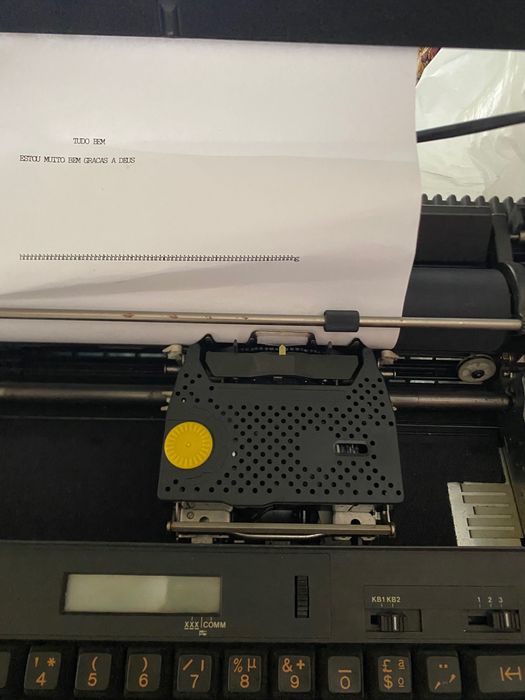 Máquina de escrever elétrica Olivetti ET Compact 60 em muito bom estado.