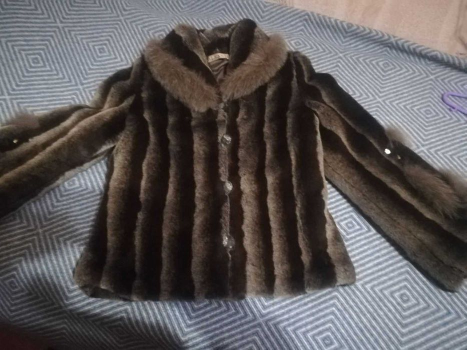 Легкая шубейка-годится как демисезонная