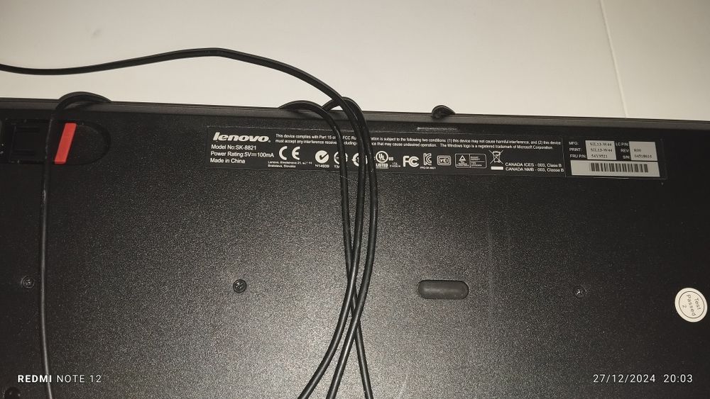 Teclado para pc da lenovo em muito bom estado. E a funcionar muito bem