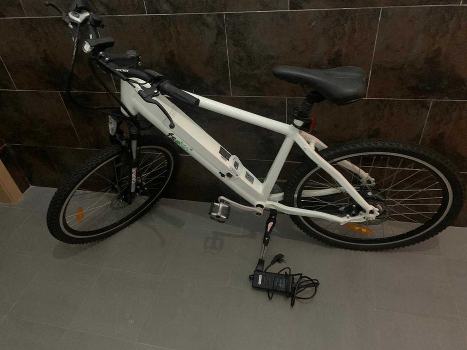 Bicicleta elétrica como nova