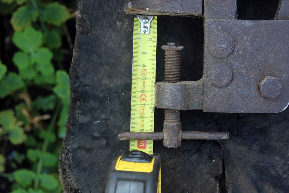 Torno de mesa antigo