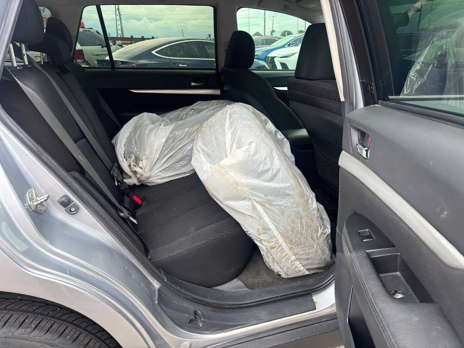 Subaru Outback 2.5i Limited      2013
