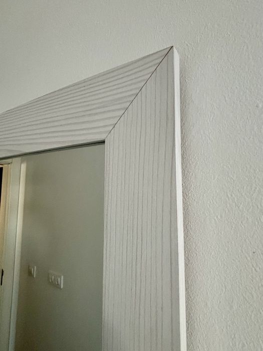 Espelho com moldura madeira branca