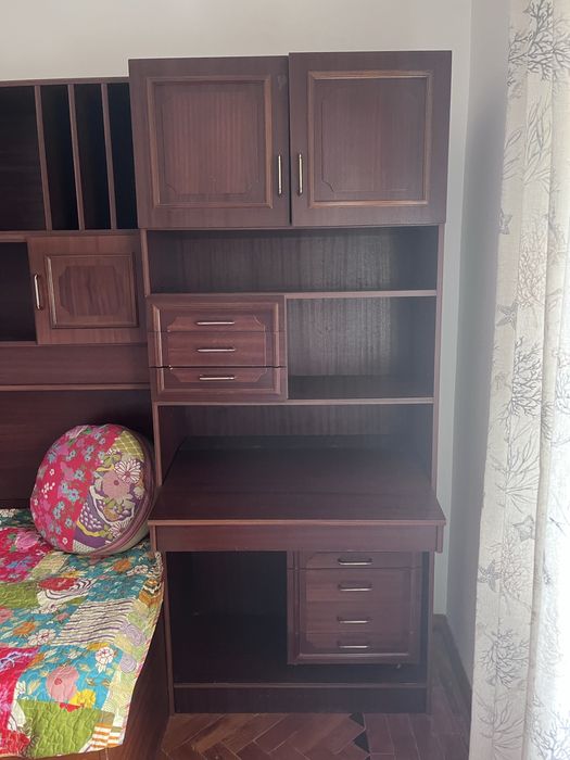 Conjunto quarto madeira - cama, secretária e armário integrados