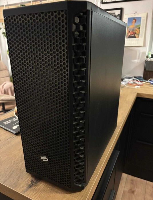 Komputer stacjonarny do gier i pracy