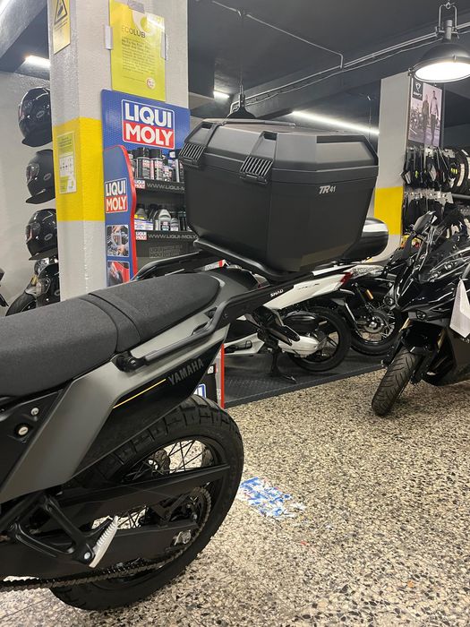 Yamaha T7 Teneré de 2024 com 10000 Kms, como nova e Top Case