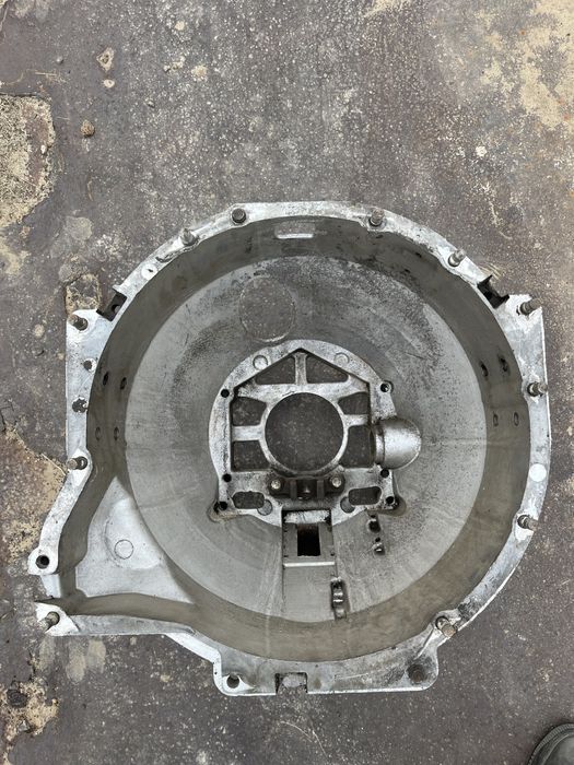 Кожух сцепления и переходная плита Газ 3309