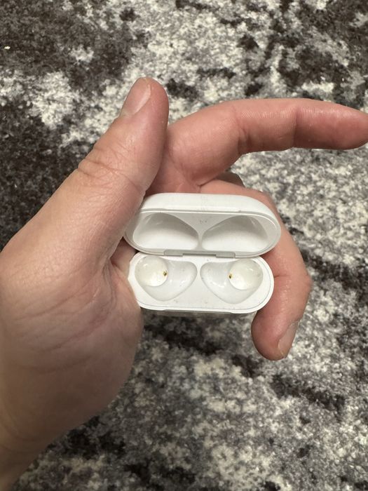 Оригінальний кейс Airpods 4