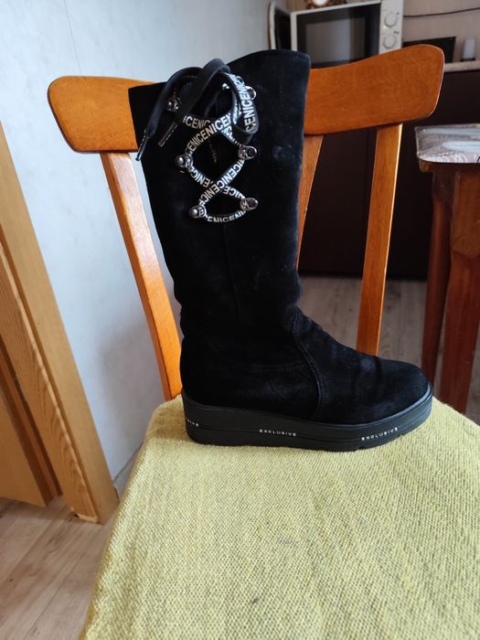 Чоботи зимові жіночі