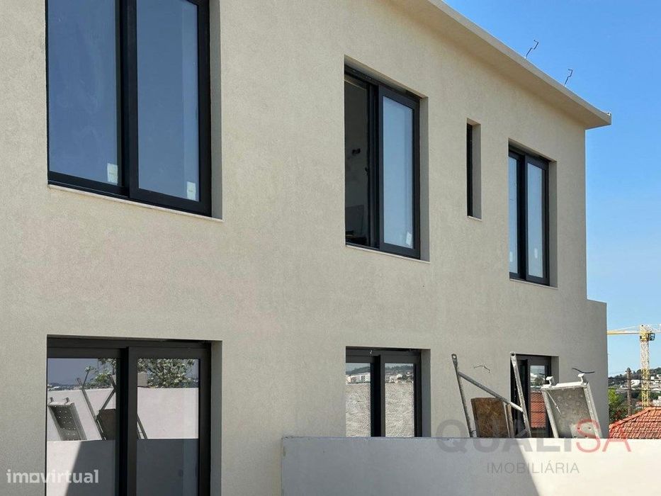 Apartamento T2 novo com logradouro e lugar de garagem em Ferreiros ...