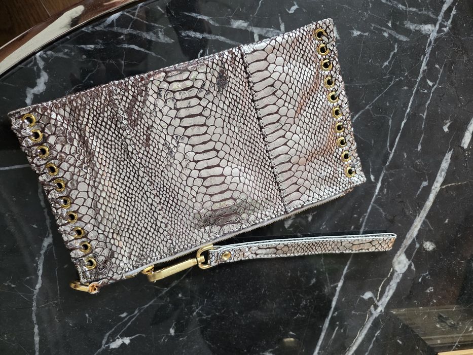 Продам клатч Prada з натуральної шкіри в дуже хорошому стані