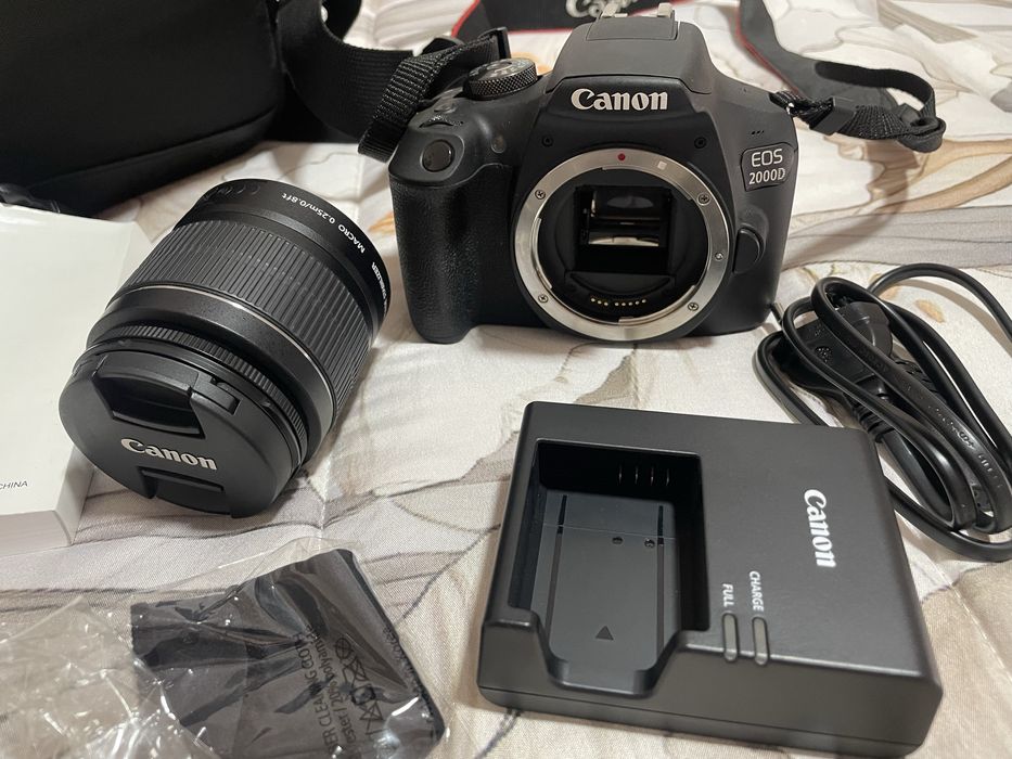 Canon eos 2000d.