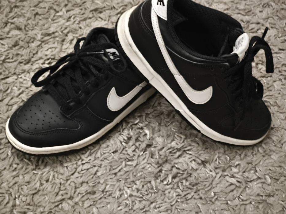 Продам фірмові кросівки NIKE!,