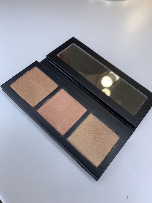 Mac, Hyper  Real Glow