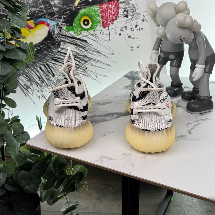 Кросівки Adidas Yeezy Boost 45 розмір E159