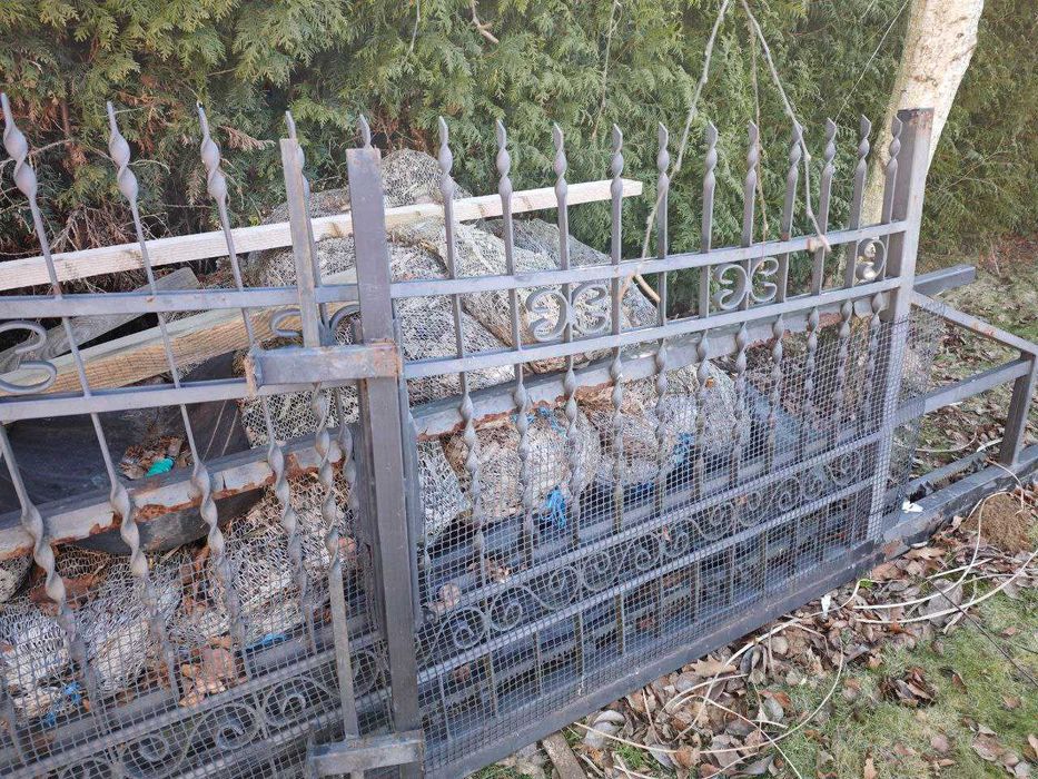 Brama przesuwna 4m, zdobiona żeliwna [?] + bramka, DO RENOWACJI