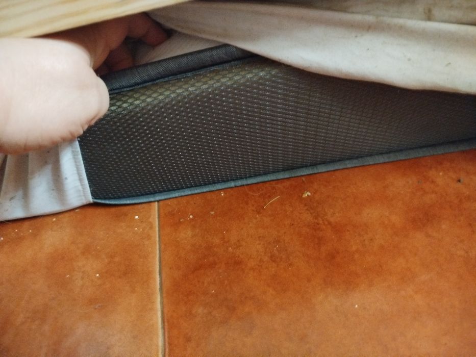 Cama de solteiro e dois colchões de espuma densa de qualidade