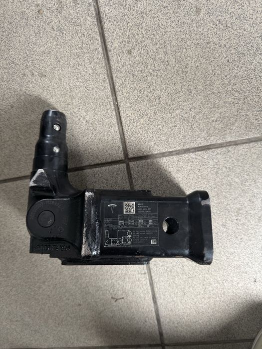 Продам фаркоп для Tesla