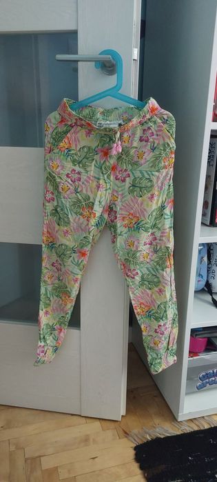 Zwiewne joggersy HM 134