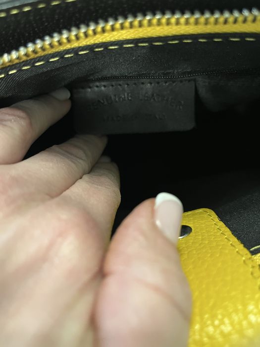 Жовта шкіряна сумка через плече,