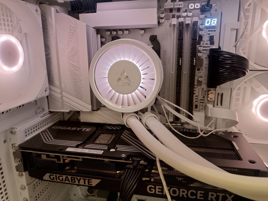 Komputer Gamingowy rtx5070, 64gb ram, r7 7800x3d