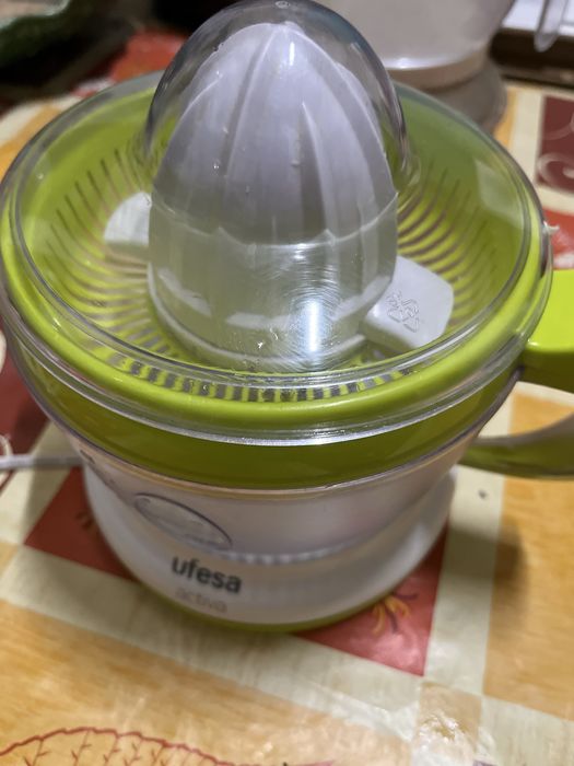 Espremedor elétrico Ufesa Activa com tampa e filtro