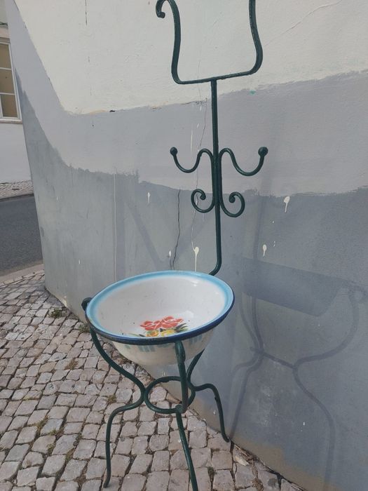 Lavatório antigo de ferro