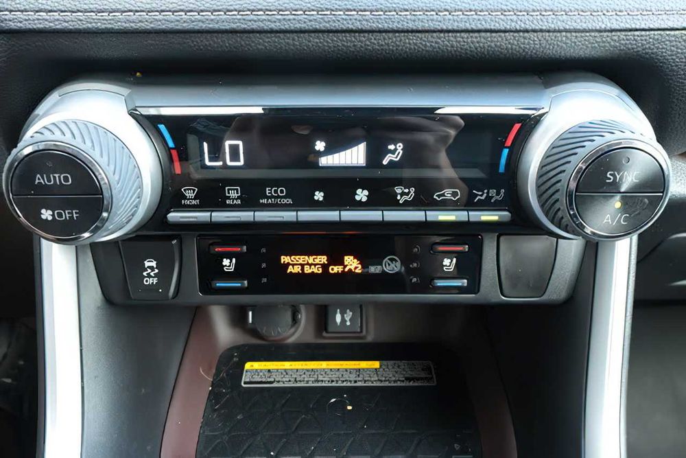 Toyota RAV4 Limited Gasoline      2019