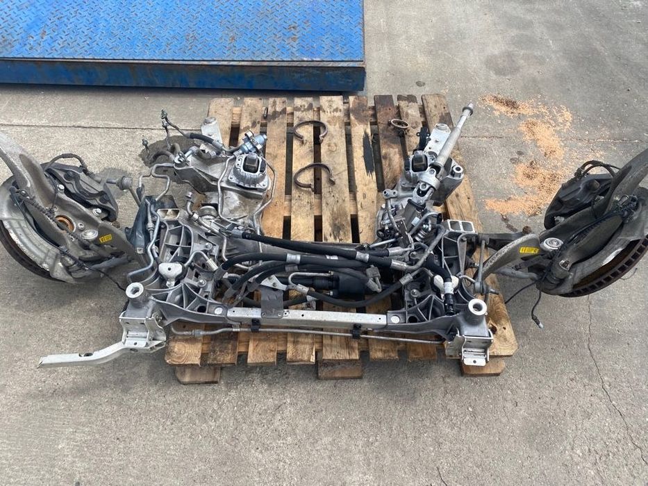 BMW F10 F11 550i 4,4 XDrive 10r zawieszenie P / L