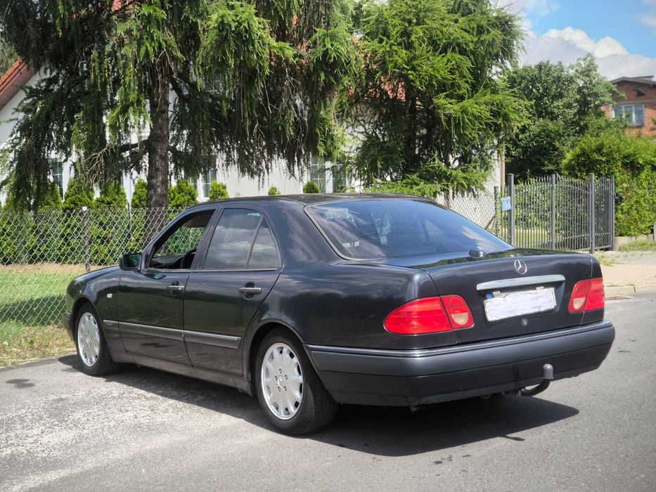 Mercedes-Benz E420 W210 Avantgarde 4.2 V8+LPG – 279 KM | 1996 Najlepsza cena w Europie