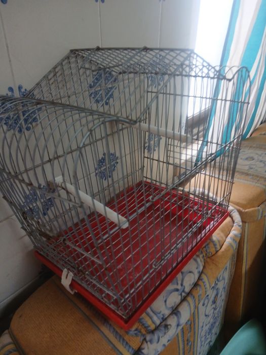 Gaiola para pássaros.