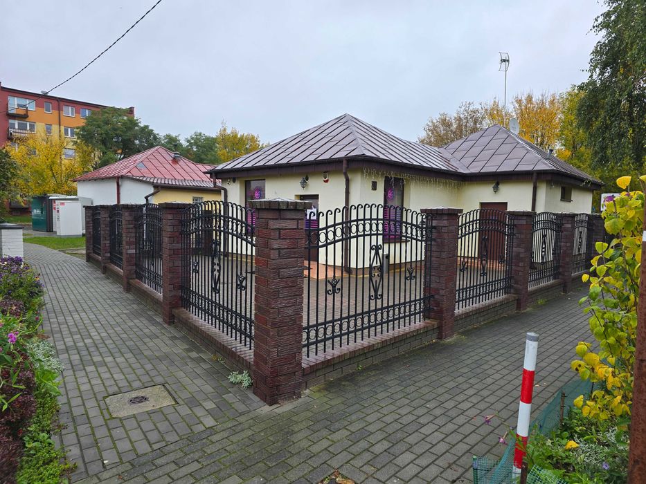 Wynajmę budynek  parterowy bliźniaczy 110m2 działka 220m2 ogrodzony.