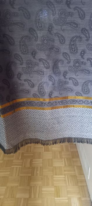 Cienki szalik 175×73 cm z oryginalnym wzorem