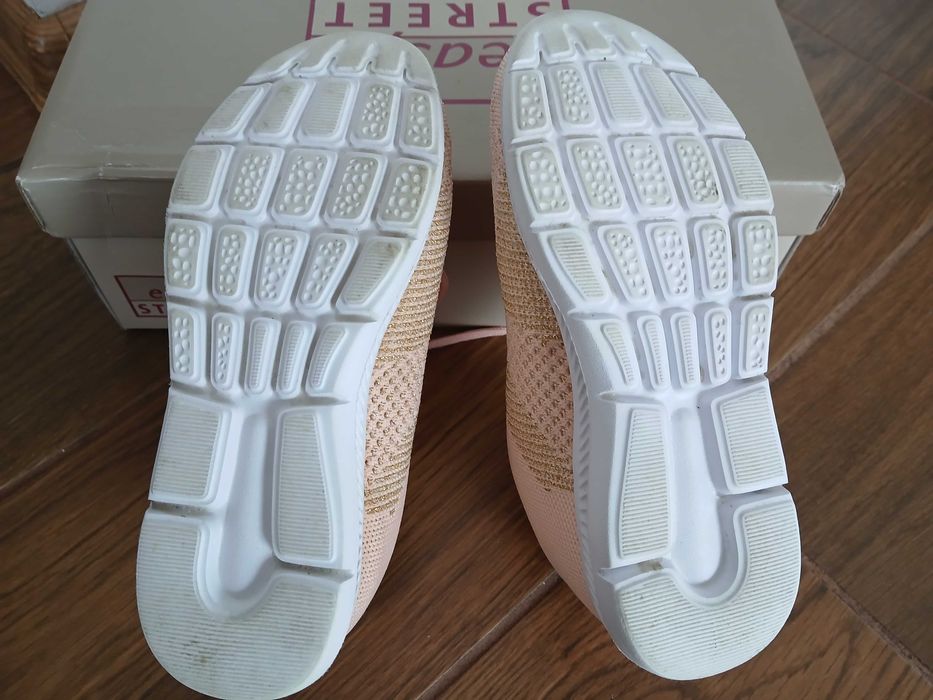 Buty sportowe dziewczęce  32, lekkie