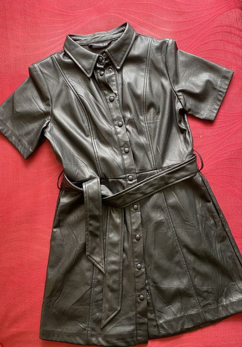 платье-рубашка черное кожанное от бренда STRADIVARIUS