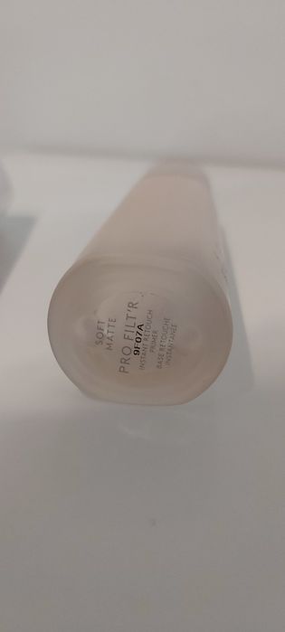 Fenty Beauty podkład 120 i baza pod makijaż