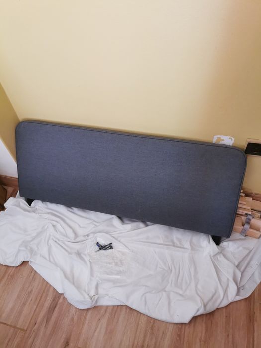 Cama solteiro forrada.