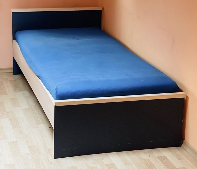 Łóżko młodzieżowe pojedyncze wraz z dwiema szufladami oraz materacem