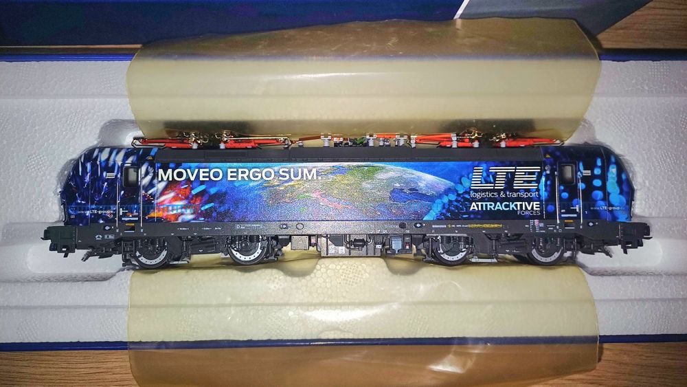 193 694 H0 Vectron Rock moveo ergo sum