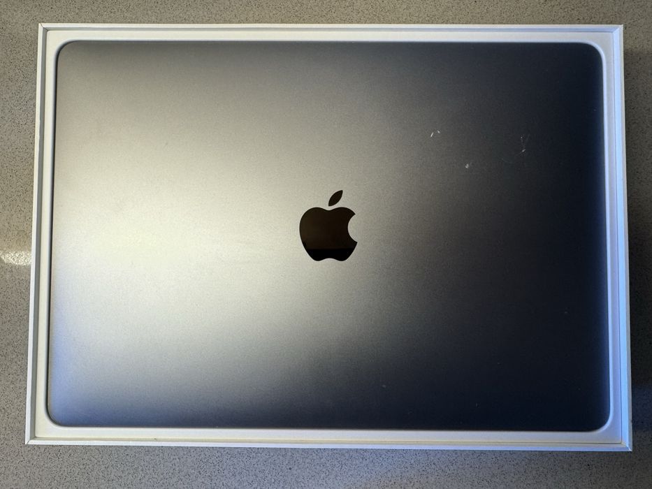 MacBook Pro 13 " Touchbar  - i5 | 8GB RAM 250GB SSD