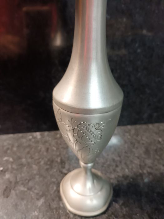 Jarra em Estanho com flores