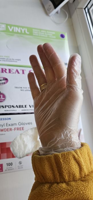 Продам рукавички одноразові