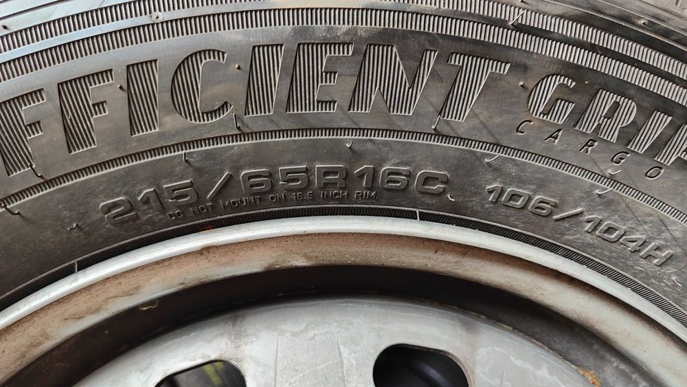 Opona 215/65R16C GOODYEAR EFFICIENT GRIP CARGO 106/104H 8,3mm 2020r x1