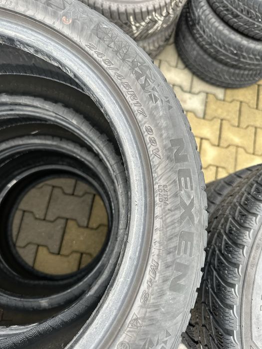 245/45/17 шини у гарному стані