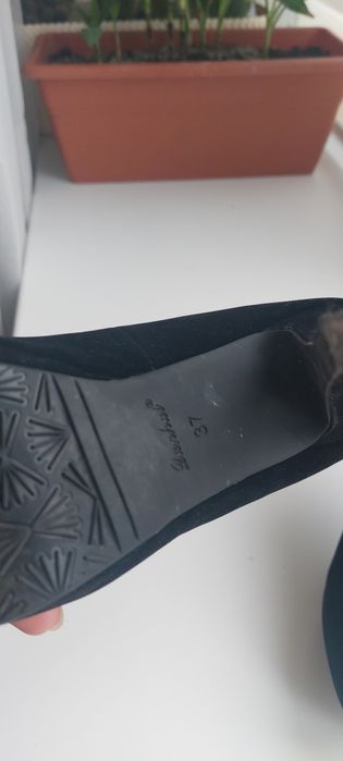 Чорні замшеві туфлі