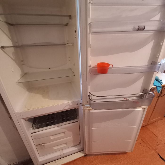 Холодильник Snaige.
